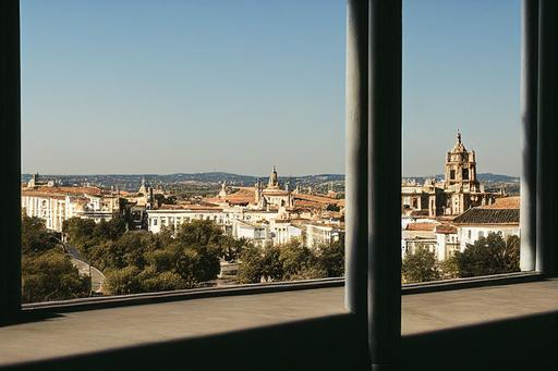 hombre de negocios sentado delante de un ventanal muy grande, en la ventana se ve el skyline de Córdoba, España, en la habitación hay una mesa muy grande, todo es muy blanco,, 35mm, Wide Angle --testp --ar 16:9